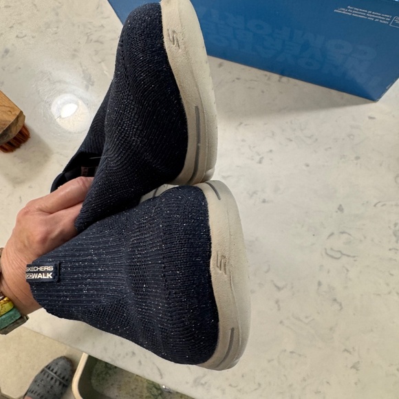 Sketchers Go Walk machine washable starlit navy slip ons, size 8.5 - Picture 3 of 16